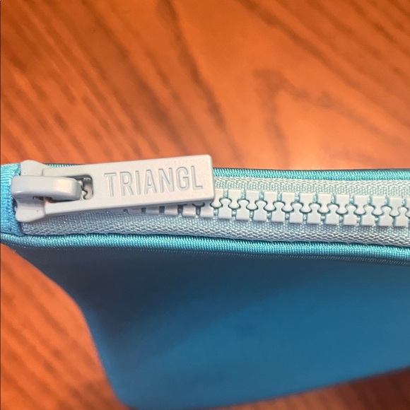 Triangl Santa Rosa blue neoprene zip pouch - Picture 6 of 9